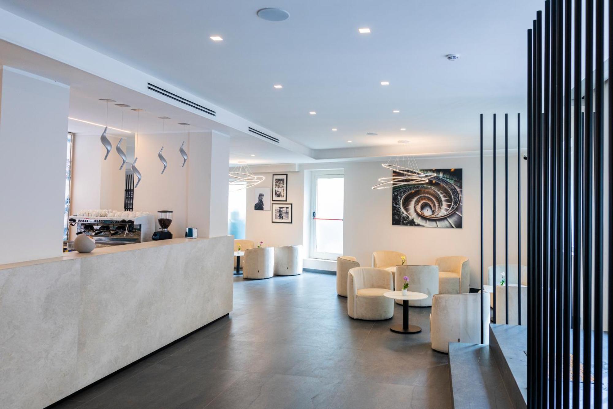 J Maluni City Hotel Rome Exterior photo